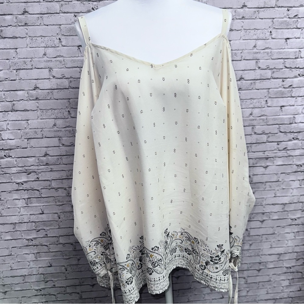 Torrid Women's Size 1 (1X) Floral Paisley Beige Cold Shoulder Shirt Blouse Top